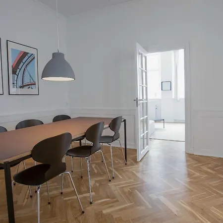 Beautiful 2-bed In Location